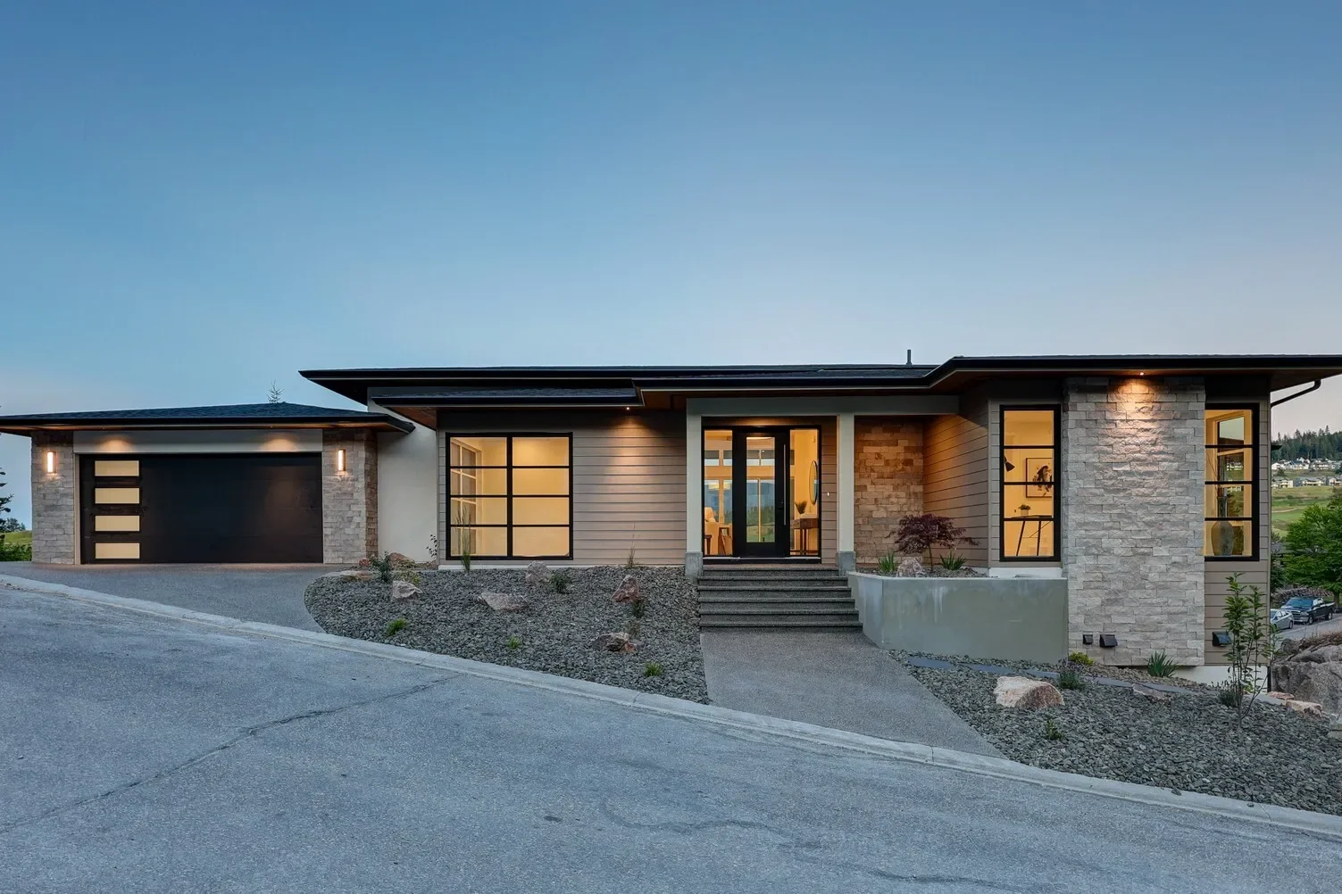 Exterior photo 2