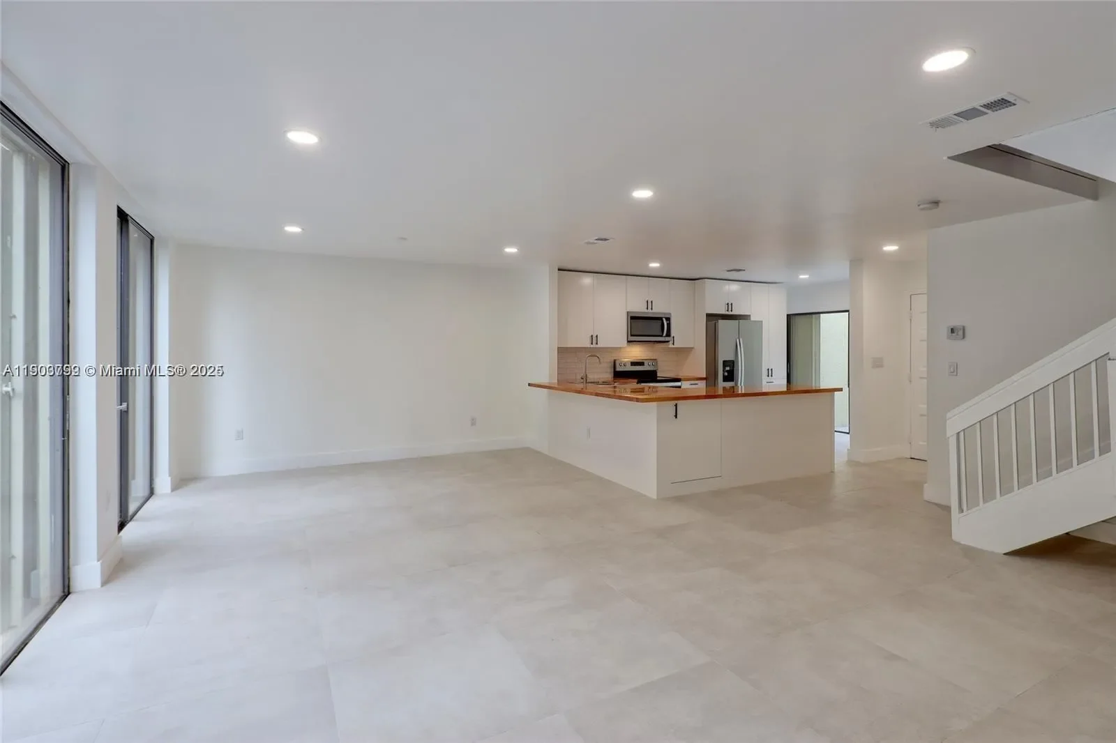 3905 Adra Ave, Doral, Florida, United States. - Photo 2