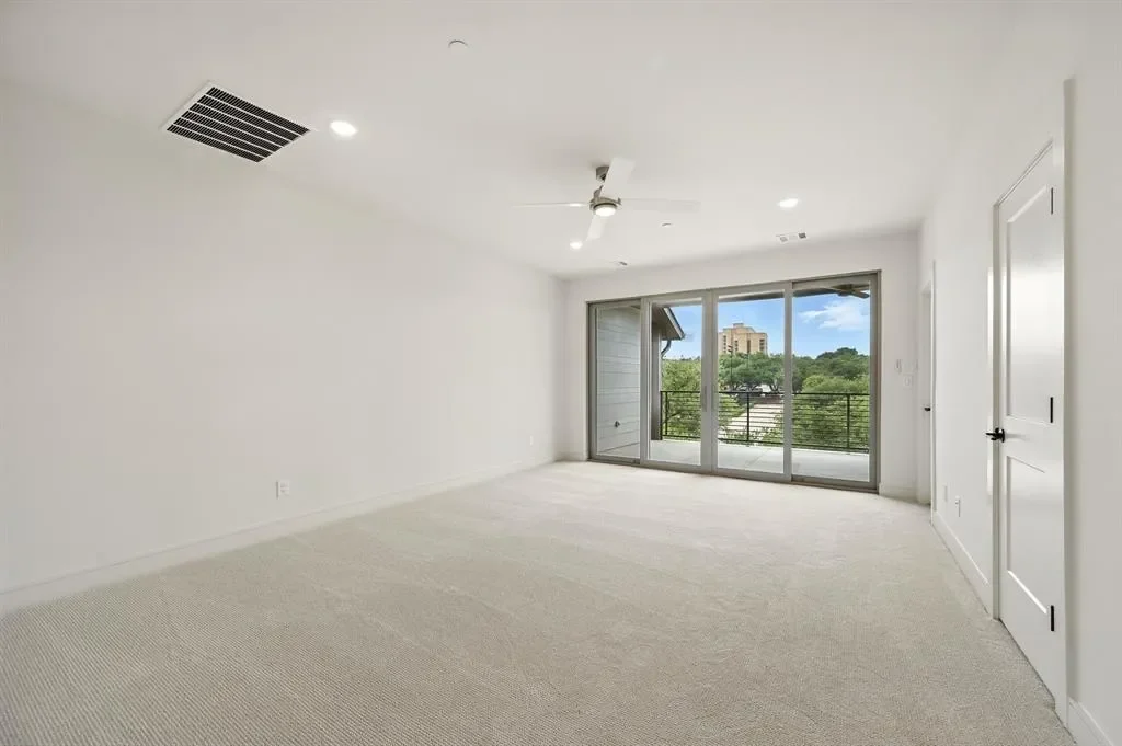 1364 Cherry Hills Lane, Irving, Texas, United States. - Photo 18