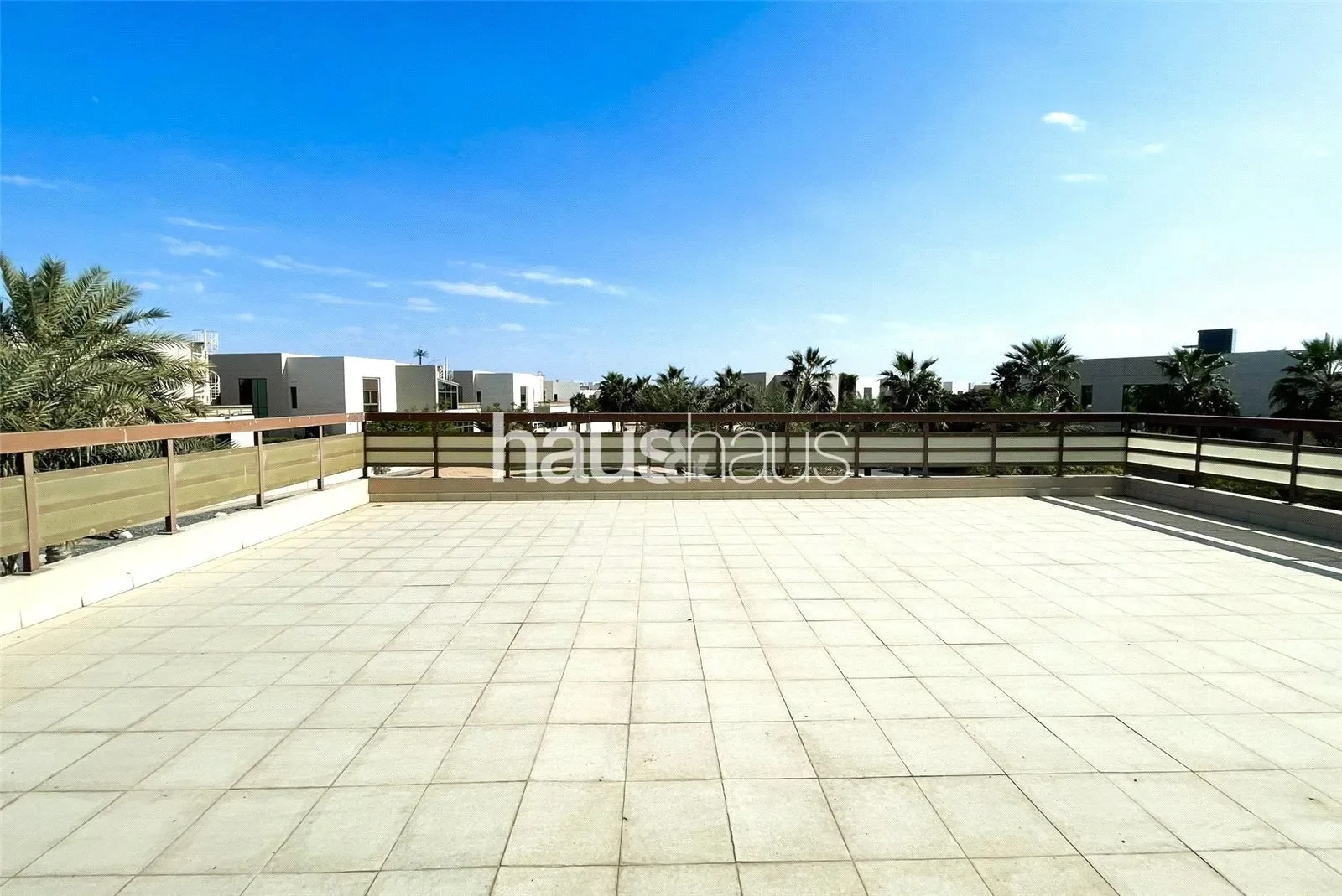 Exterior photo 9