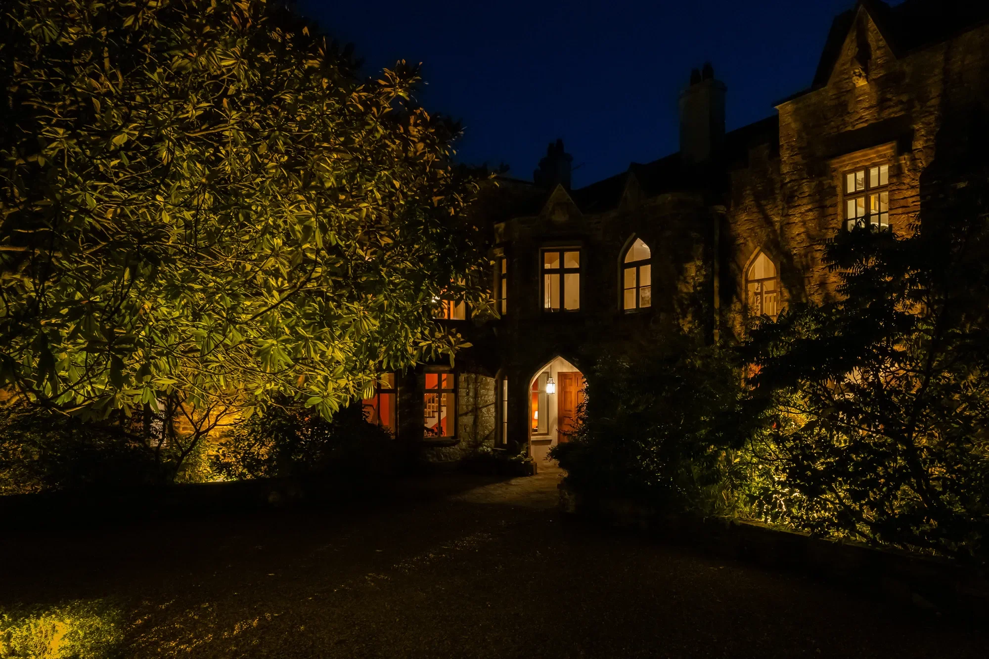 Exterior photo 8