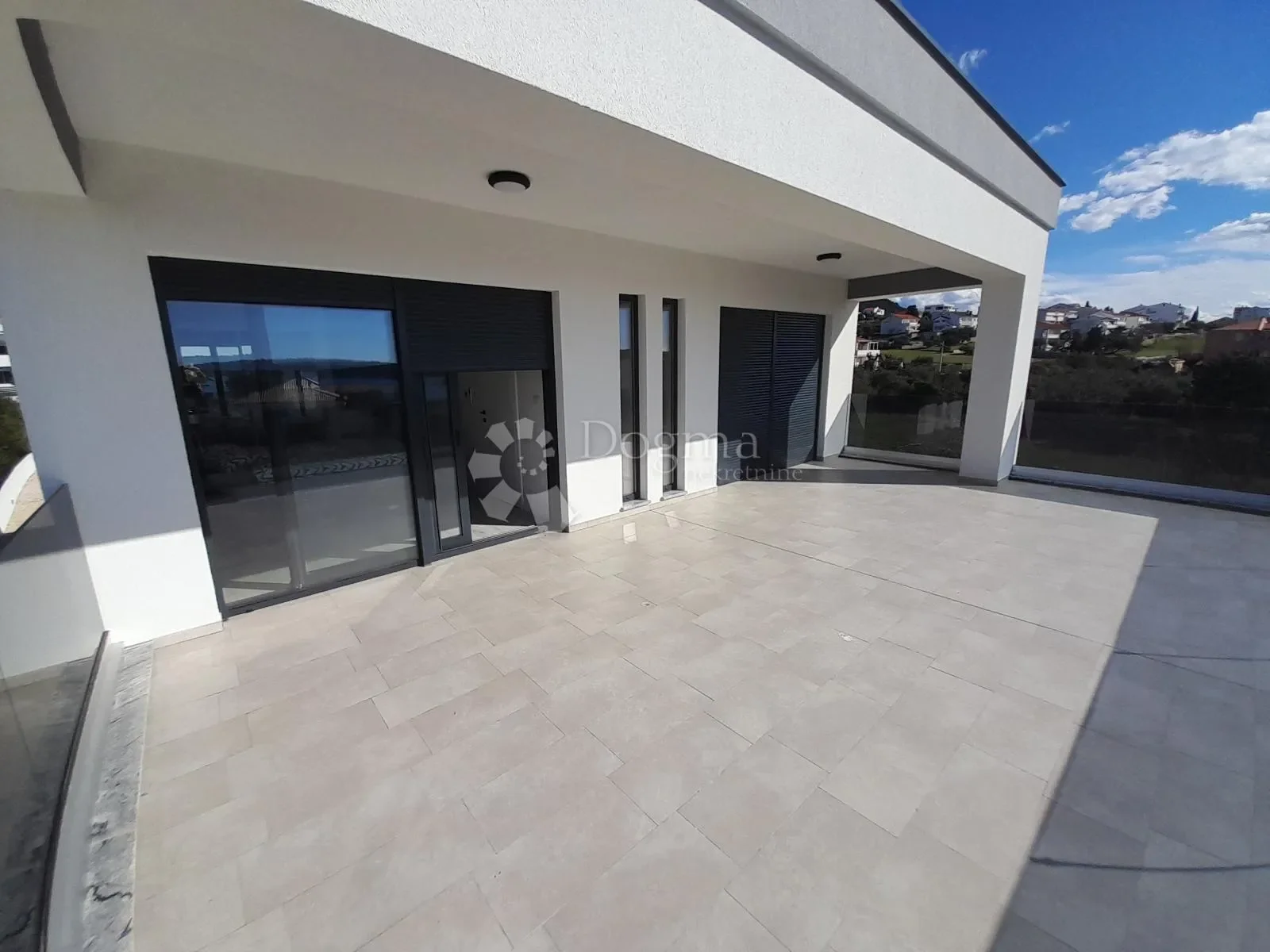 Exterior photo 10