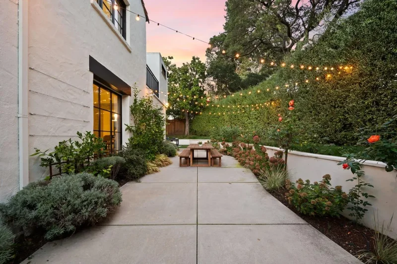 670 Edgewood Road, San Mateo, California, United States. - Photo 11
