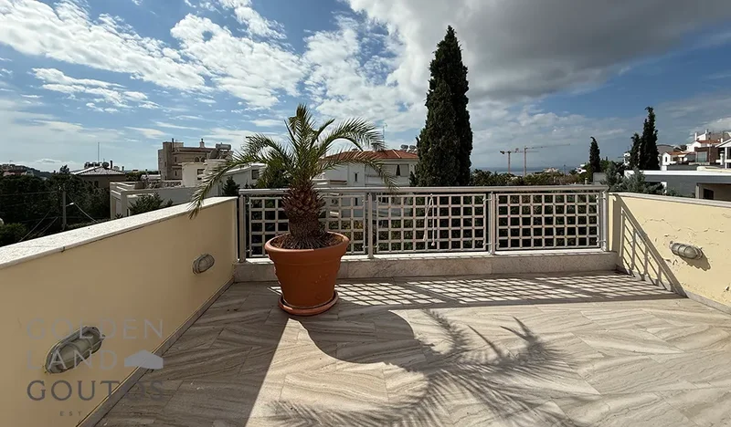 Elegant Maisonette in Voula