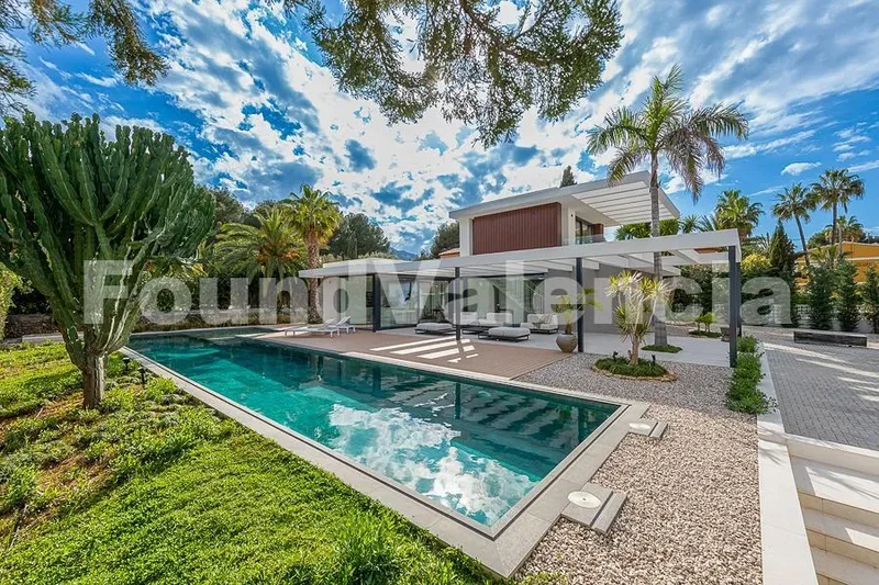 Property Next To The Mediterranean Sea In The Beautiful Las Rotas Area Of Denia
