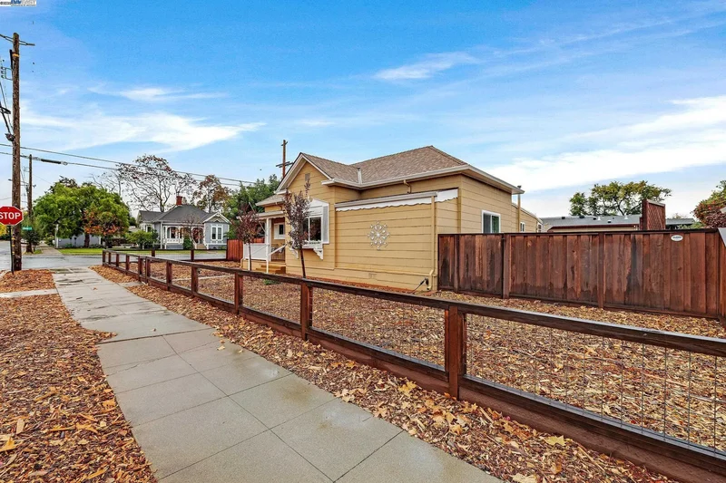 589 S M St, Livermore, California, United States. - Photo 5