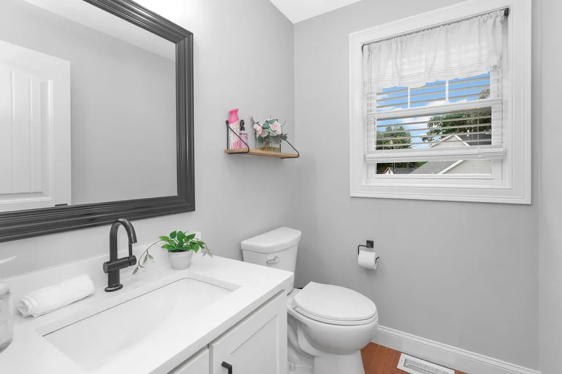5 Oak St , Wilmington, MA 01887, Wilmington, Massachusetts, United States. - Photo 15