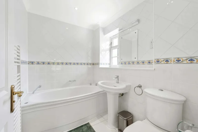 Coombe Hill Road, Kingston upon Thames, England, United Kingdom. - Photo 21