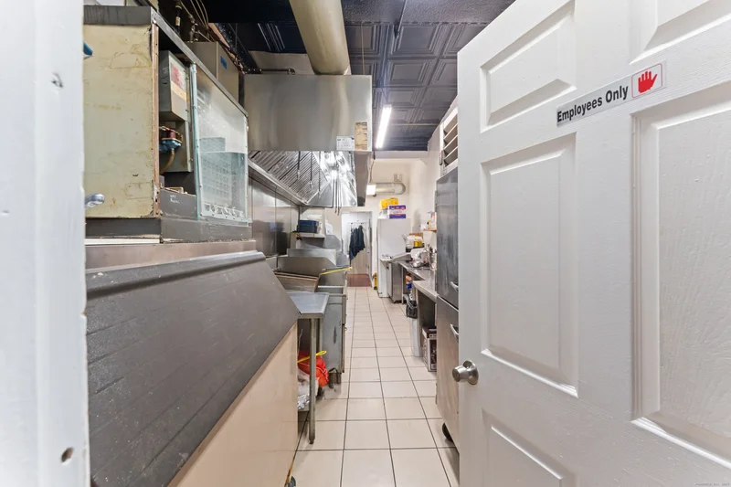811 Dixwell Avenue, Hamden, CT 06511, New Haven, Connecticut, United States. - Photo 24