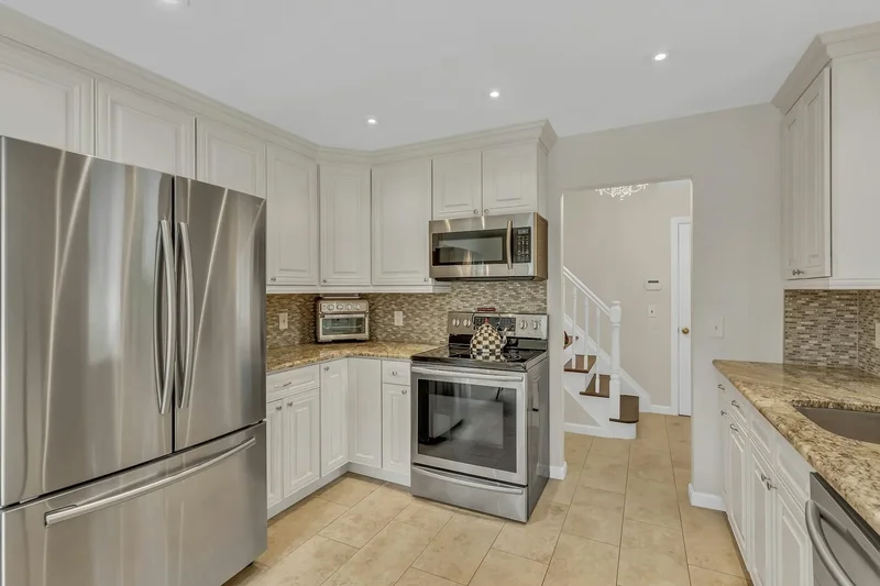 17 Lovell Rd, Hampton Bays, New York, United States. - Photo 27
