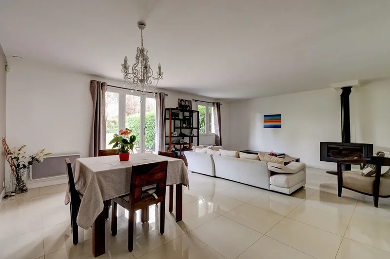 House 7 room(s) 5 bedroom(s) 135 m²