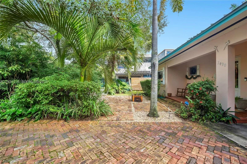 2490 Abaco Ave, Miami, FL, 33133, USA, Miami, Florida, United States. - Photo 31
