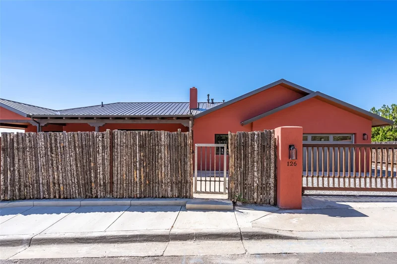 126 Caminito Montano, Santa Fe, NM 87501, Santa Fe, New Mexico, United States. - Photo 7