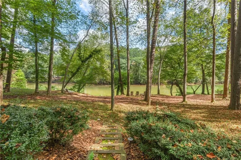 7315 Chattahoochee Bluff Drive, Atlanta, GA 30350, Atlanta, Georgia, United States. - Photo 7