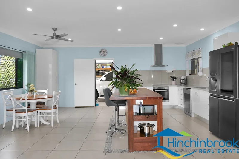 Cardwell, Victoria Street, Cardwell, Queensland, Australia. - Photo 2