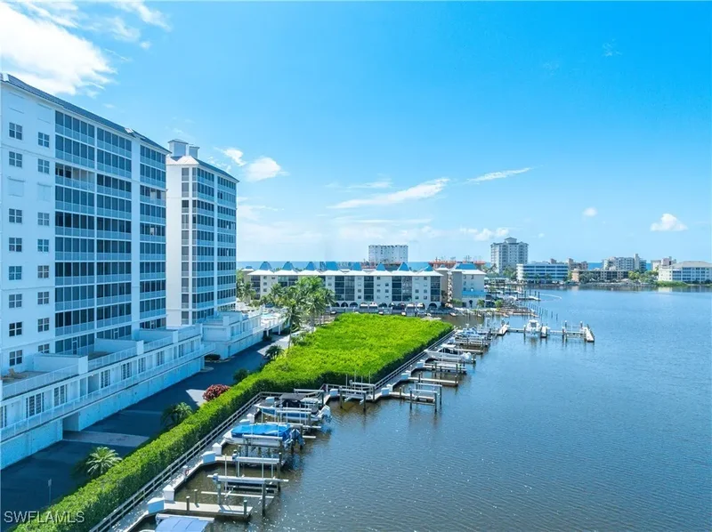 400 Flagship Drive 305, Naples, Florida, United States. - Photo 9