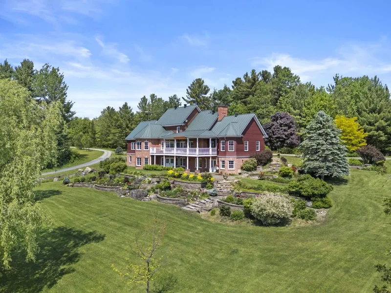 Beautiful Estate and gardens in Canton of Hatley