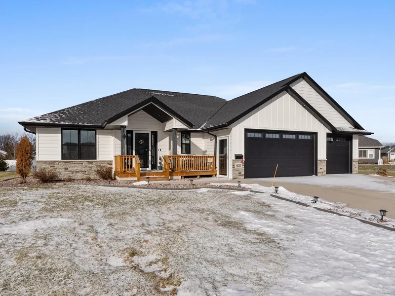 4 Bedrooms Single Family Attached