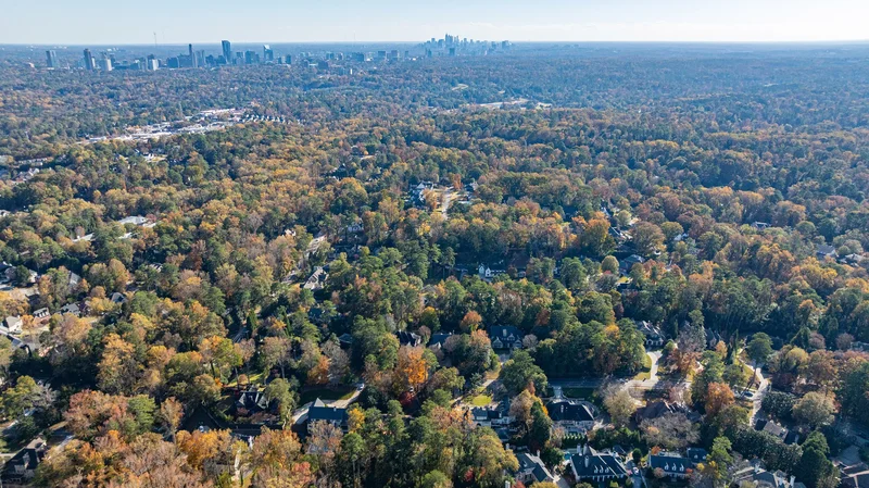 4961 Long Island Drive NW, Sandy Springs, GA 30327, Atlanta, Georgia, United States. - Photo 3