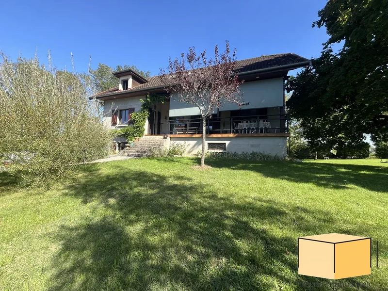 Contrevoz Villa
