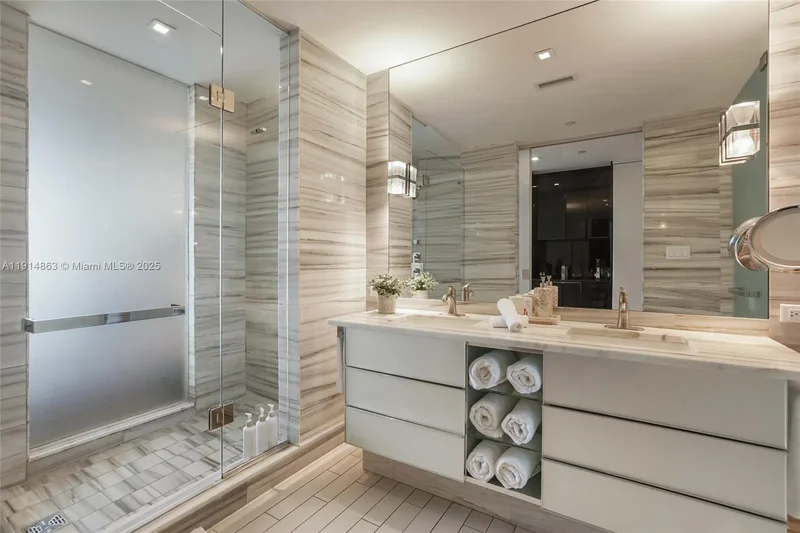 2201 Collins Ave 523, Miami Beach, Florida, United States. - Photo 2