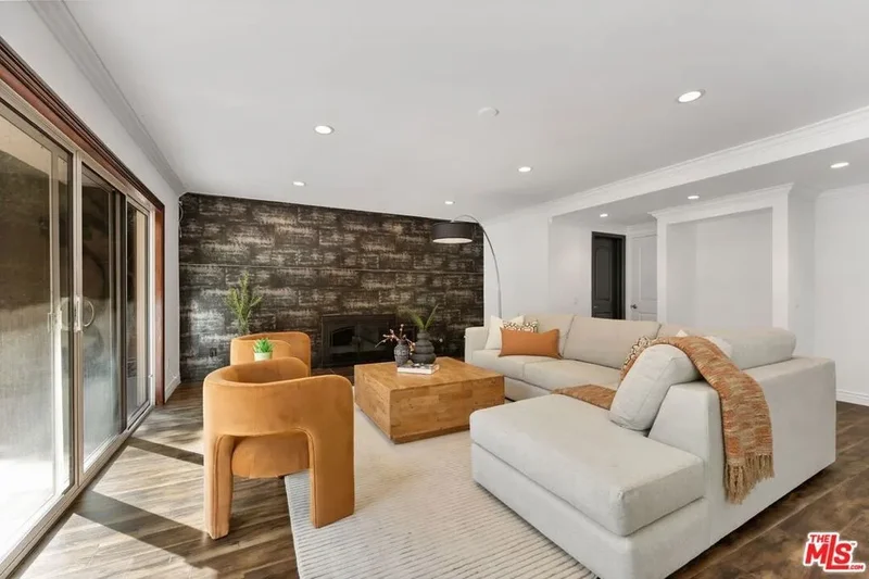 3831 Saint Johnswood Drive, Los Angeles, California, United States. - Photo 2