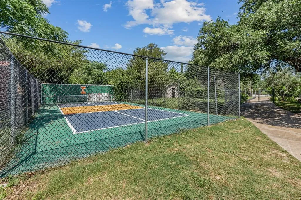 4301 Briarhaven Road, Fort Worth, Texas, United States. - Photo 24