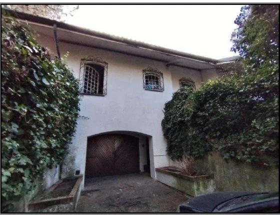 Exterior photo 4