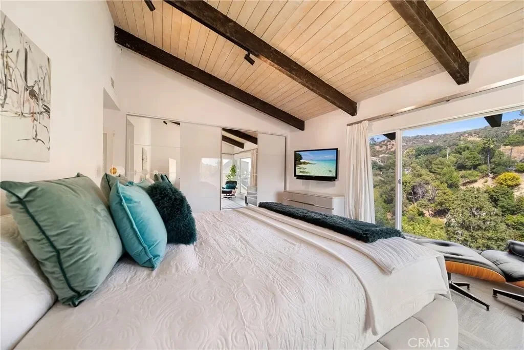 2522 Zorada Drive, Los Angeles, California, United States. - Photo 19