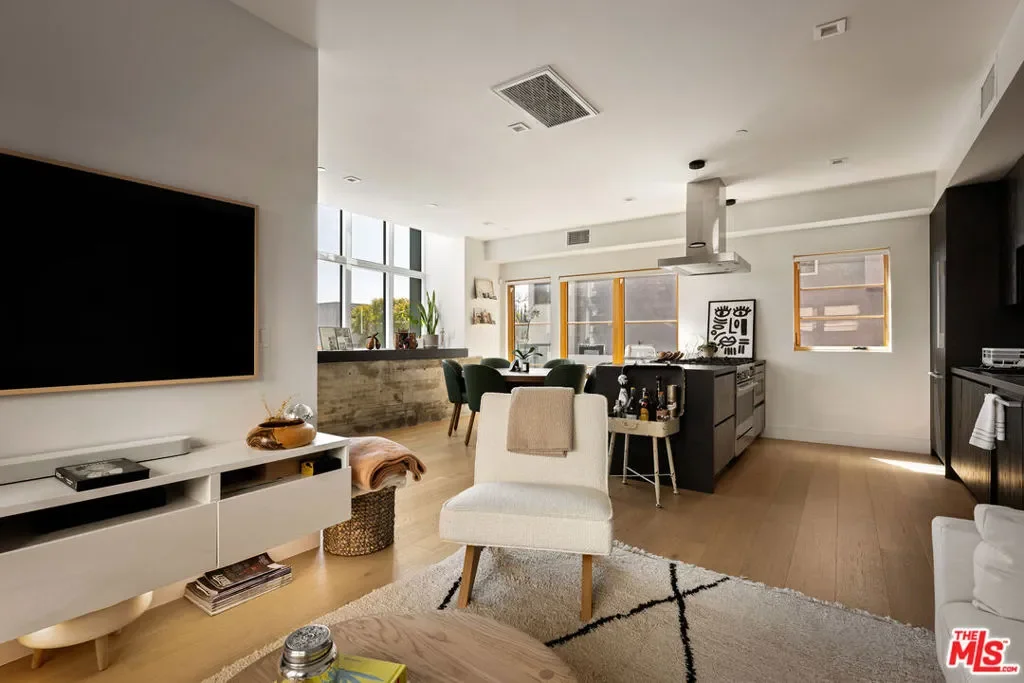 1033 N Vista Street D, Los Angeles, California, United States. - Photo 6
