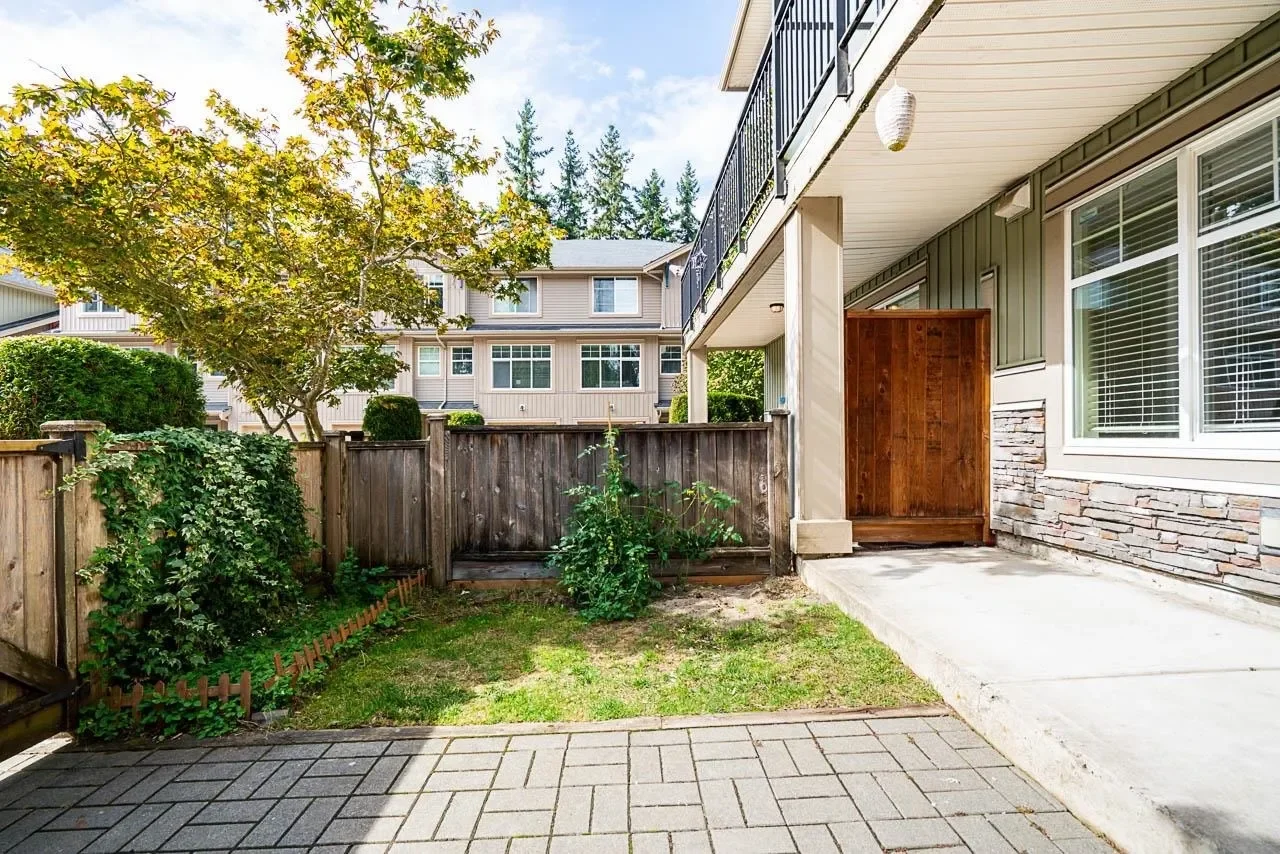 Exterior photo 6