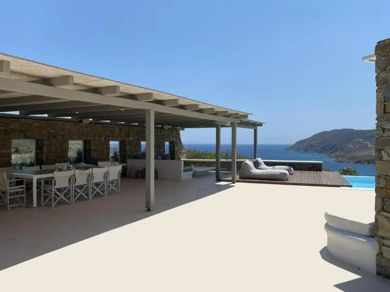 Exterior photo 5