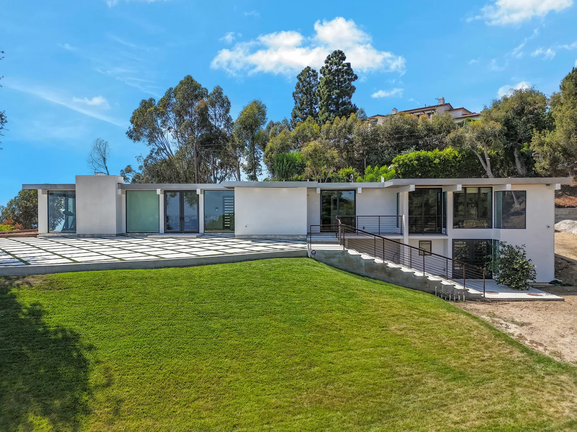 Exterior photo 9