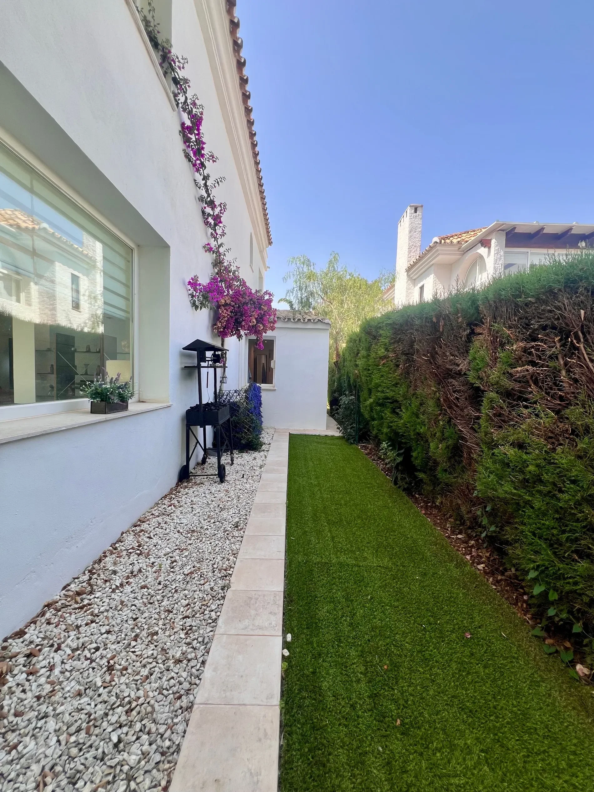 Exterior photo 9
