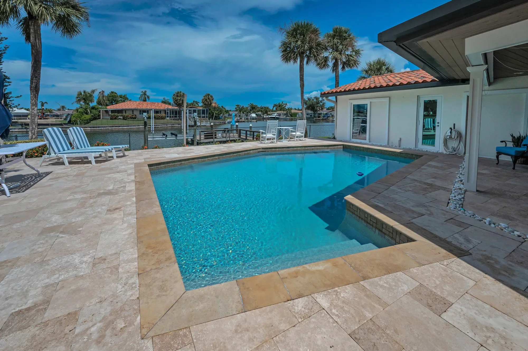 Exterior photo 11