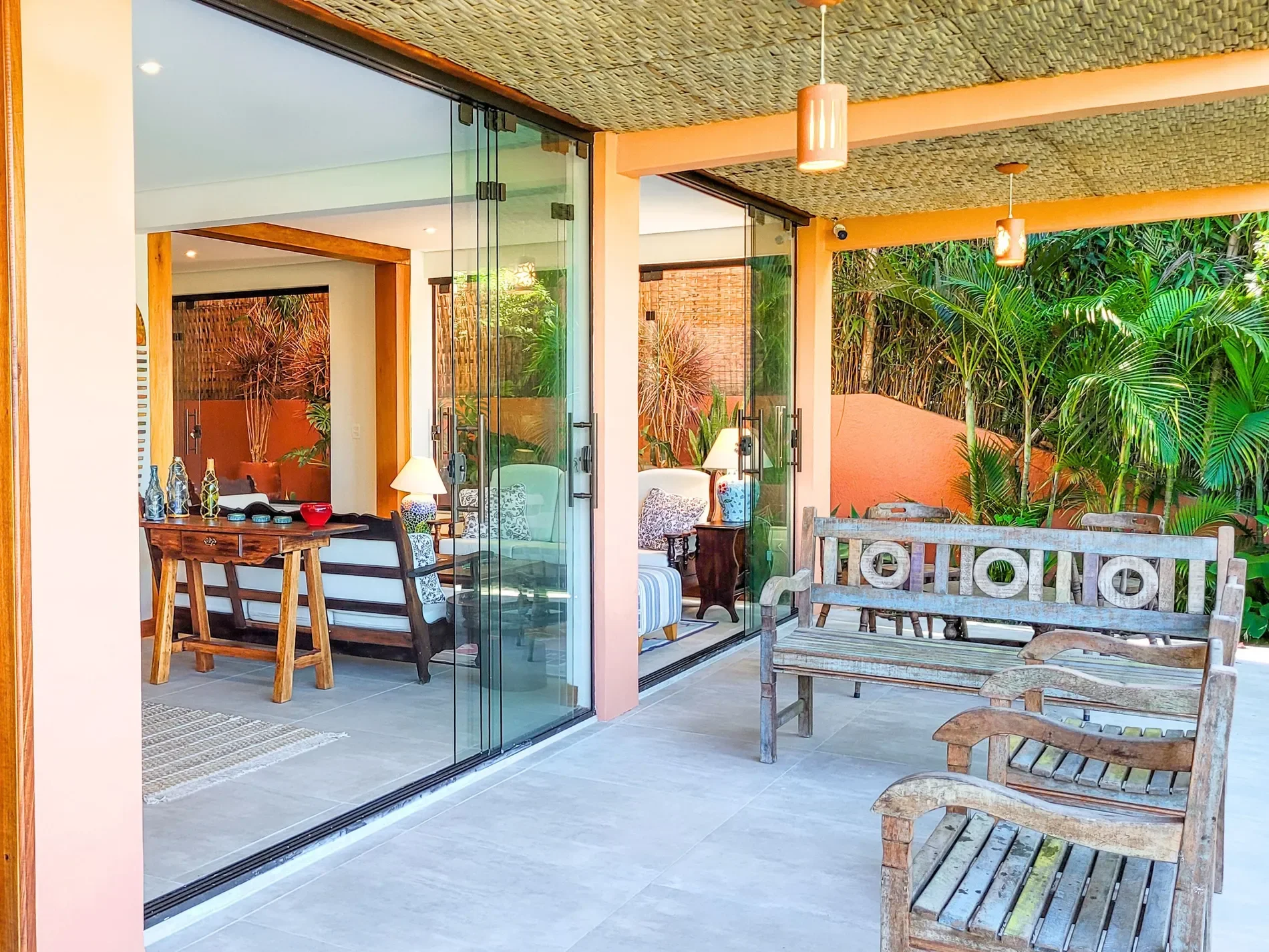Exterior photo 6