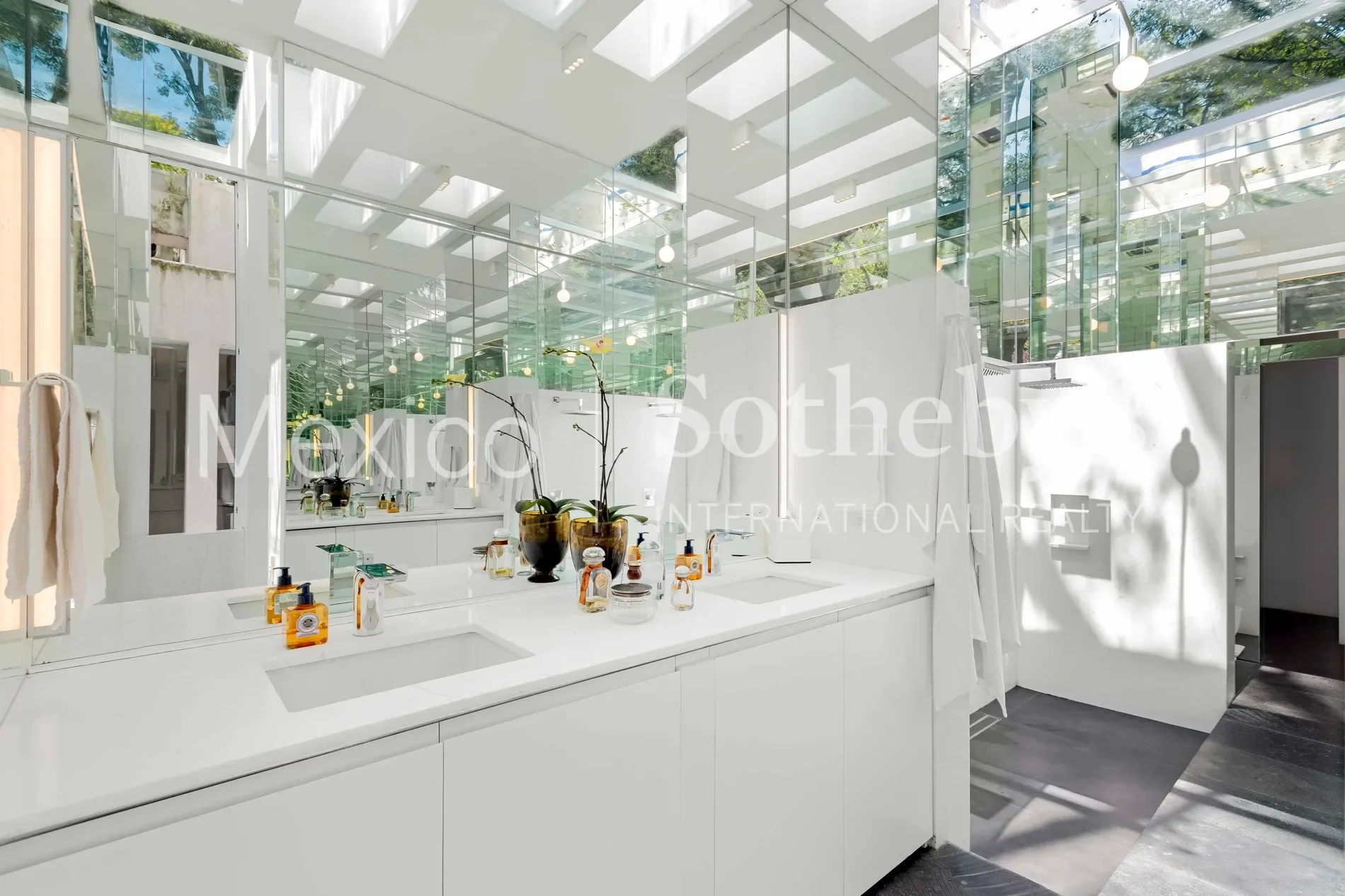 Gallery photo 5