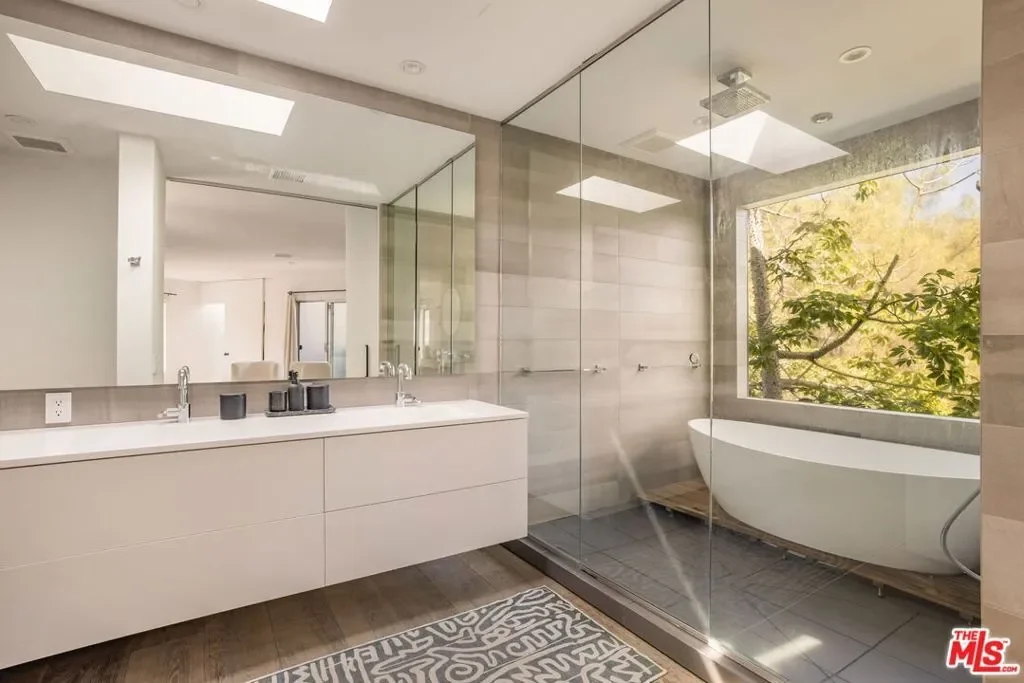7187 Macapa Drive, Los Angeles, California, United States. - Photo 1