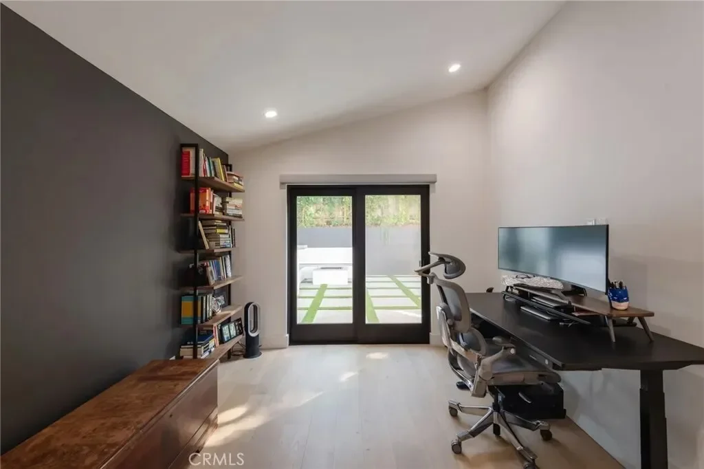 966 Rosecrans Avenue, Manhattan Beach, California, United States. - Photo 16