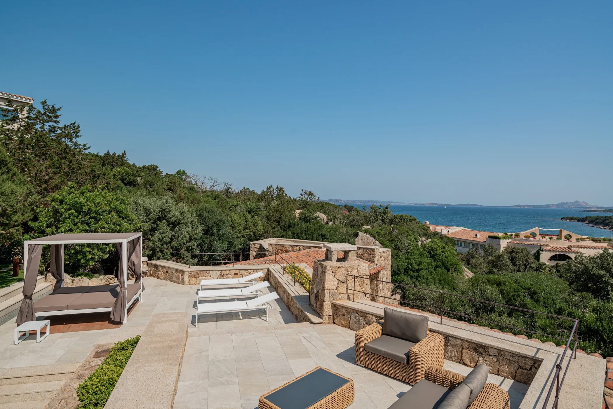 Exterior photo 5