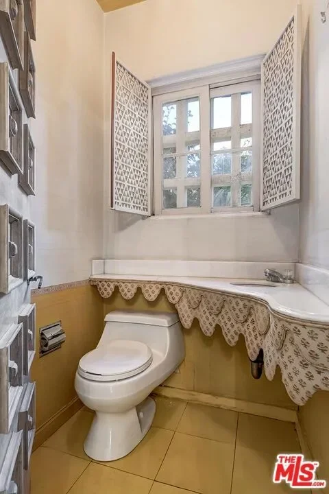 1017 Chevy Chase Drive, Beverly Hills, California, United States. - Photo 14