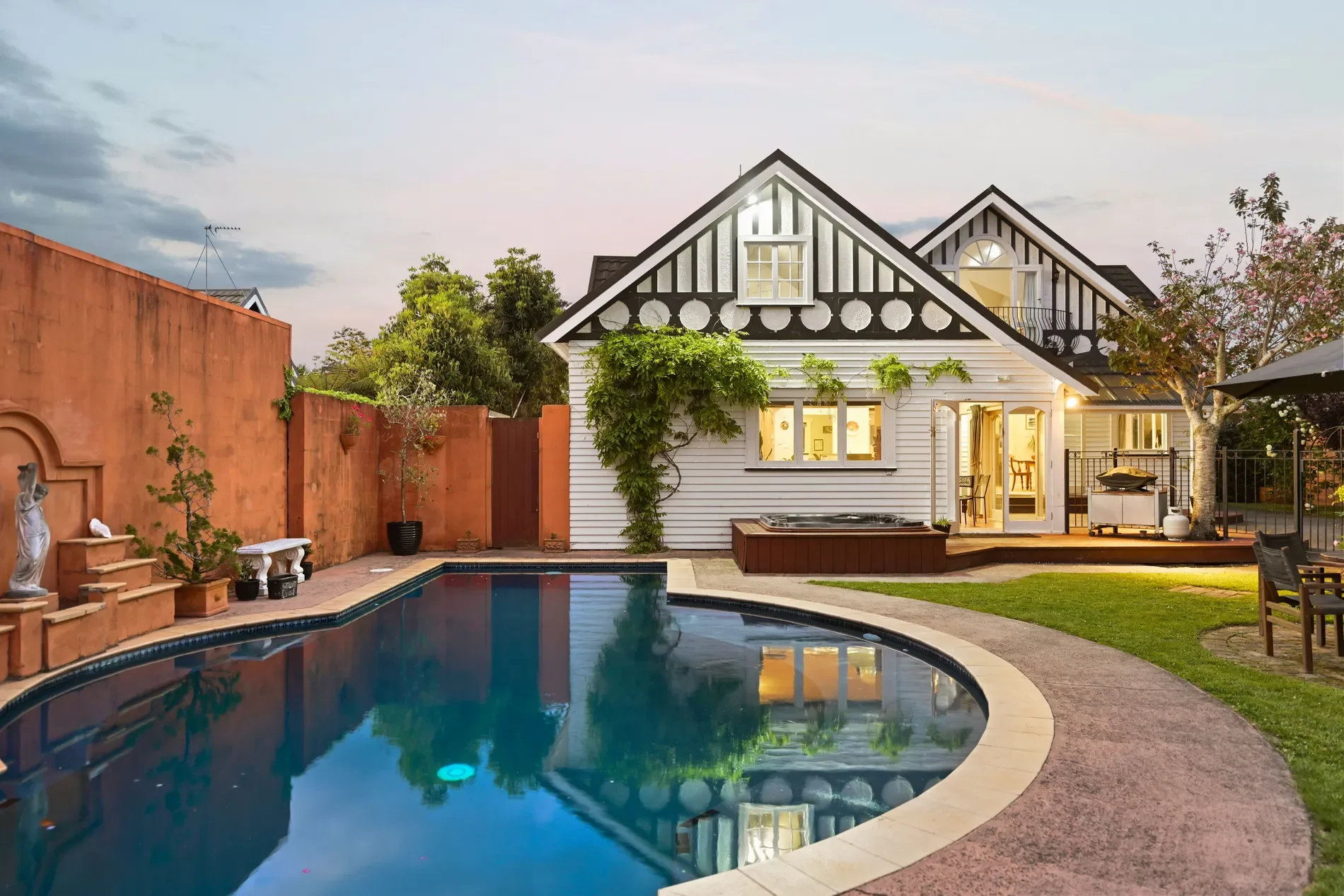 Exterior photo 6