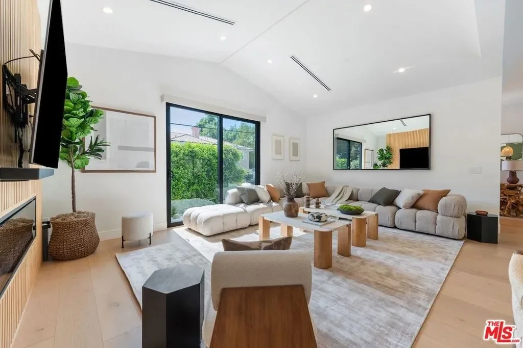 20226 Lorenzana Drive, Los Angeles, California, United States. - Photo 4