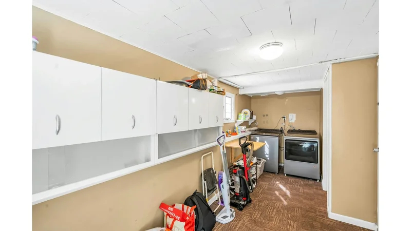 18 Haypath Road, Bethpage, New York, United States. - Photo 21
