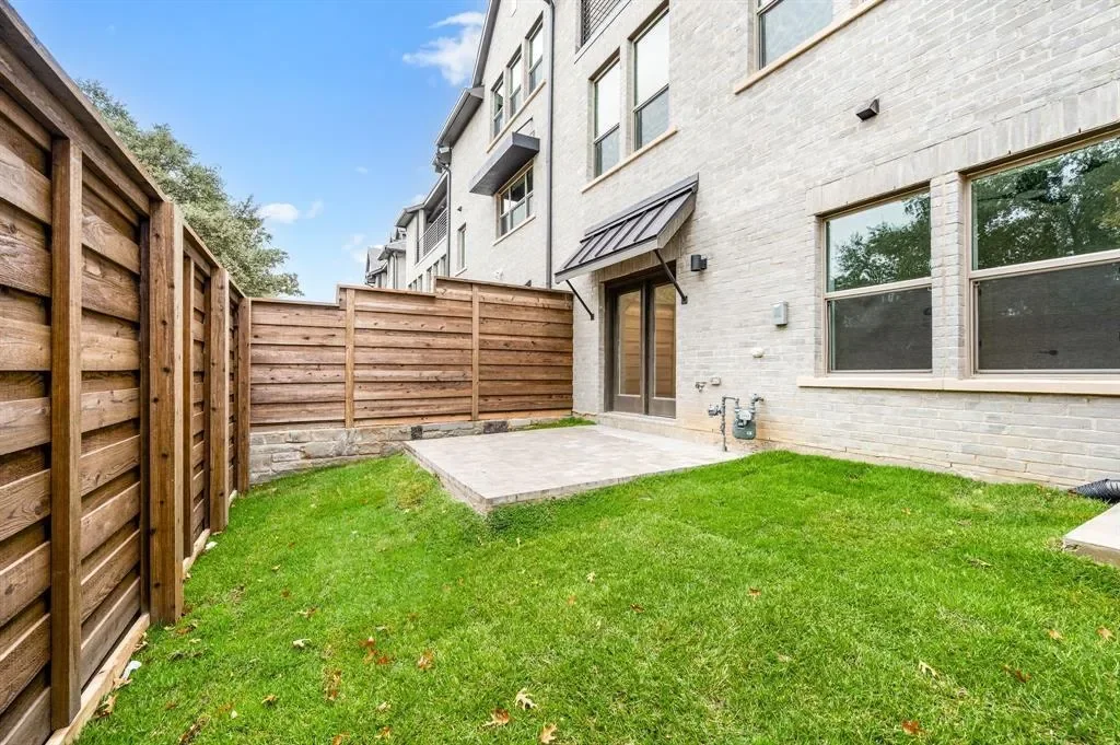 1344 Cherry Hills Lane, Irving, Texas, United States. - Photo 17
