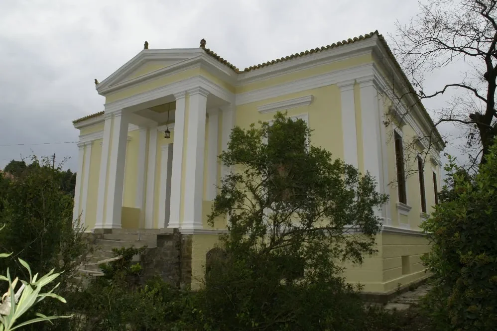 Exterior photo 5