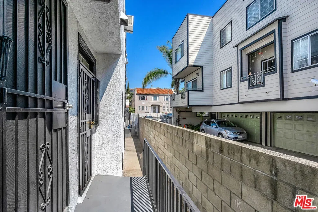 123 S Westmoreland Avenue, Los Angeles, California, United States. - Photo 2