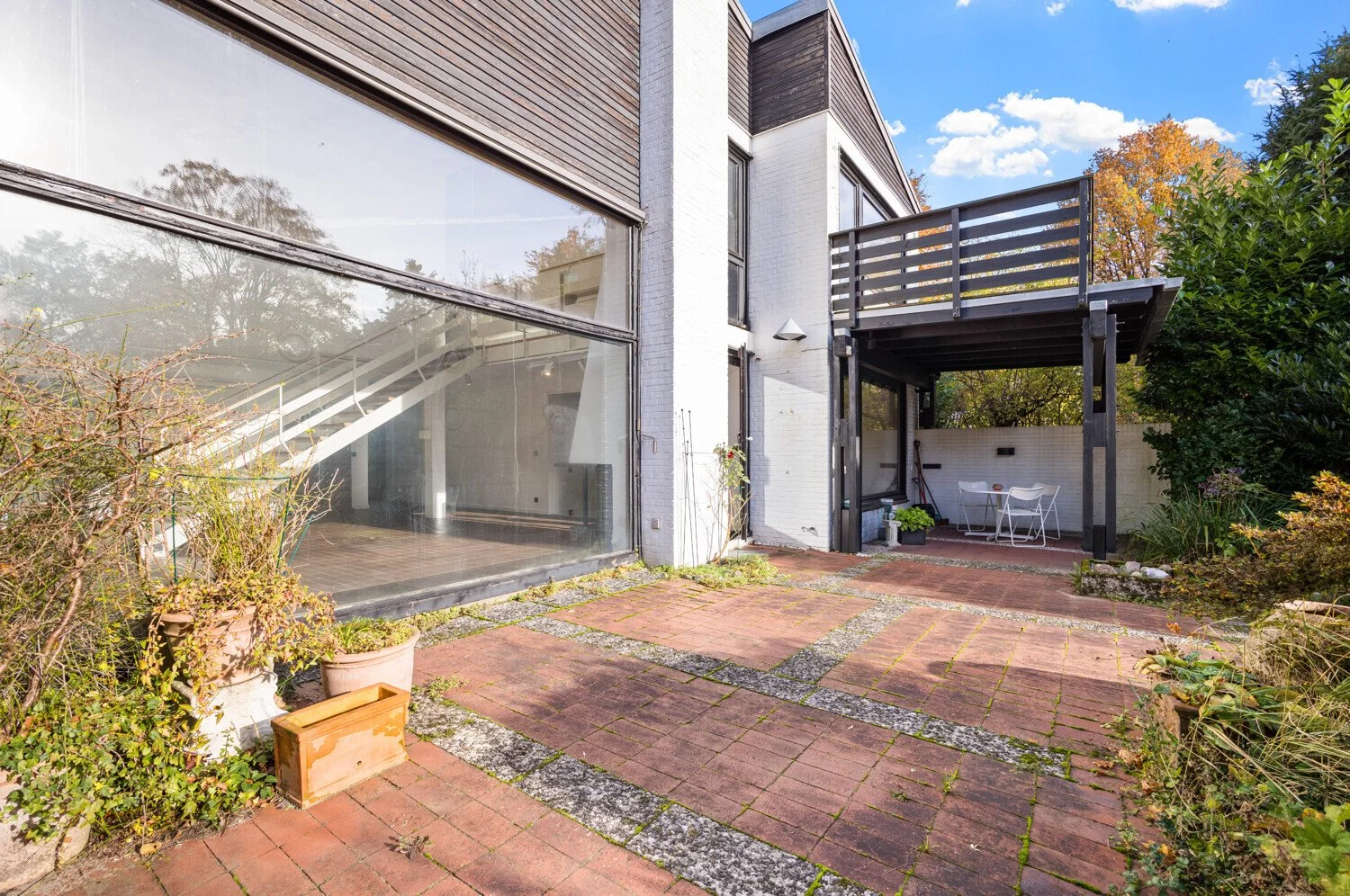 Exterior photo 5