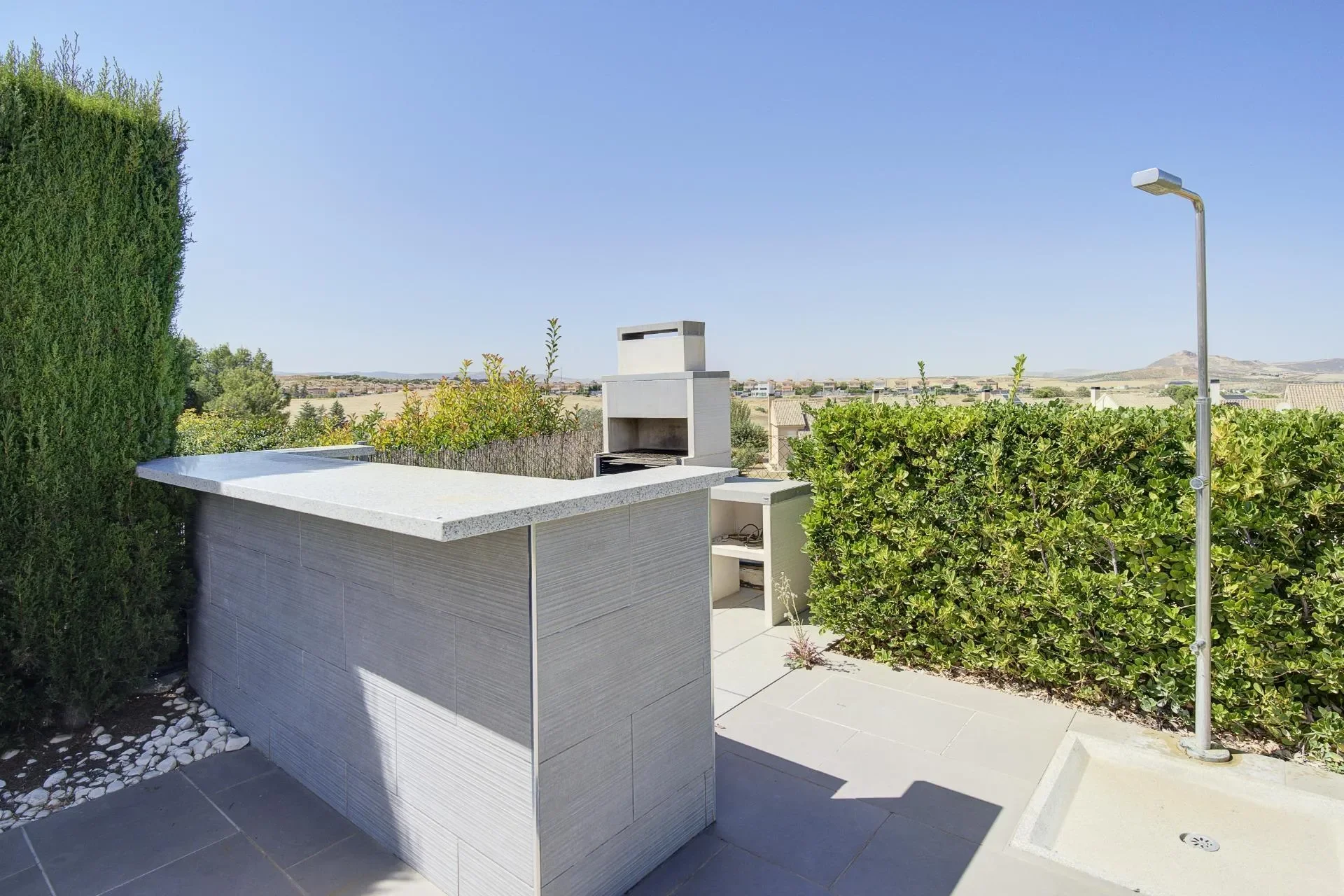 Exterior photo 6