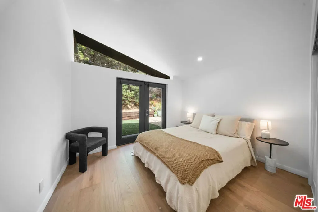 22261 Ybarra Road, Los Angeles, California, United States. - Photo 22